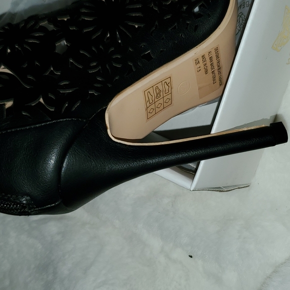 Black open toed heel - Picture 5 of 7